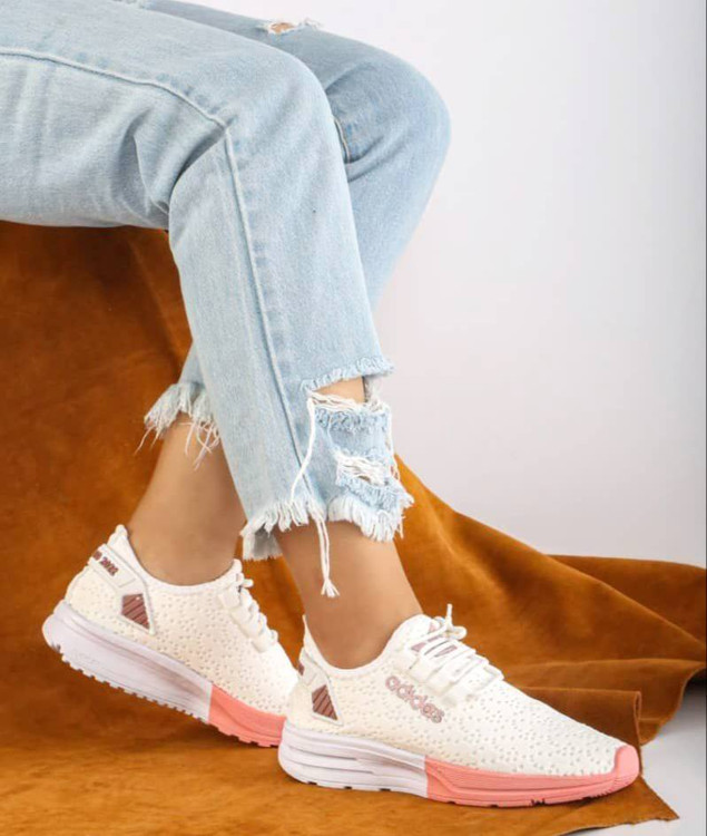 کتونی زنانه /دخترانه سفید زنانه ادیداس زیره پیو کیفیت عالی قیمت ارزان و به صرفه