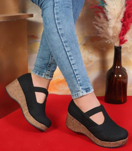 کفش طبی زنانه جنس استرج زیره کرم رویه مشکی با کیفیت لژدار