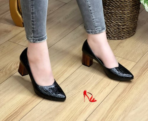 کفش پاشنه دار زنانه