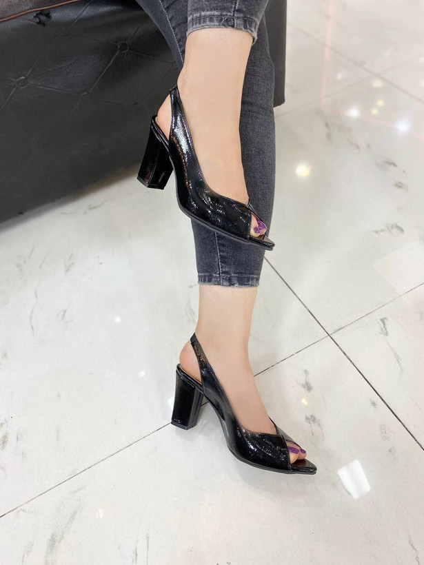 کفش پاشنه دار و مجلسی