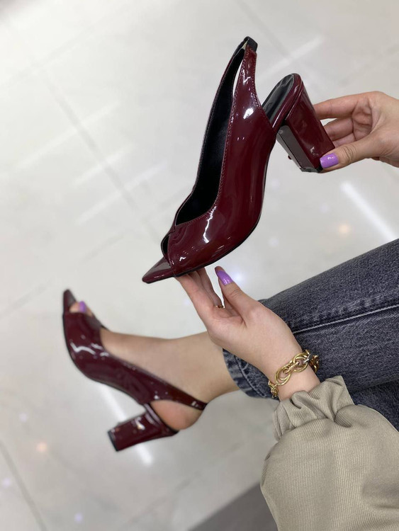 کفش پاشنه دار و مجلسی