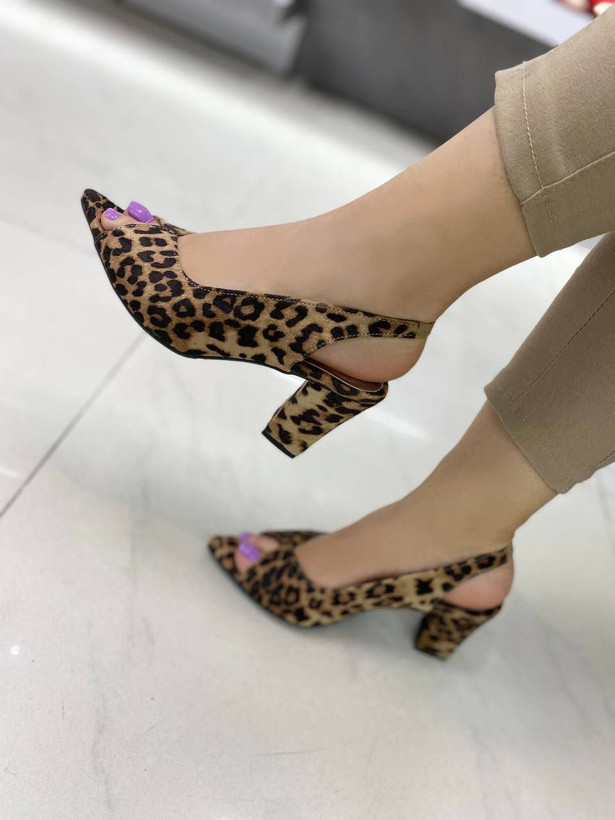 کفش پاشنه دار و مجلسی