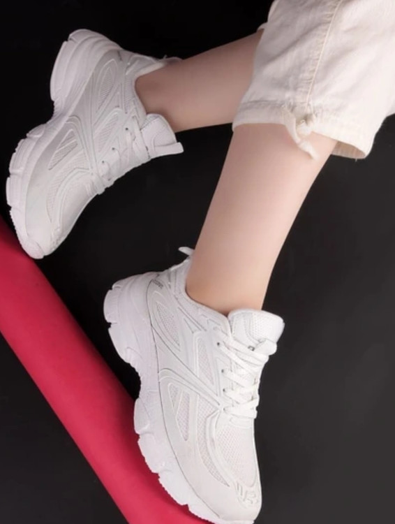 خرید کتونی زنانه سفید نایک قیمت ارزان و خرید از تولیدی زیره پلیمر