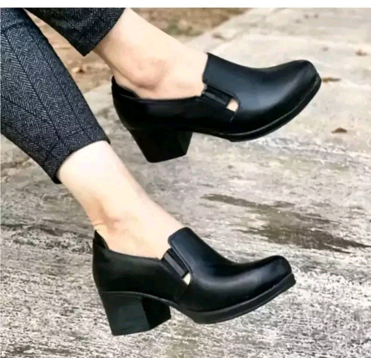 خرید کفش راحت زنانه زیر پیو بغل کش مشکی پاشنه 5سانت