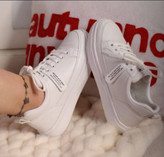 کتونی سفید زناته