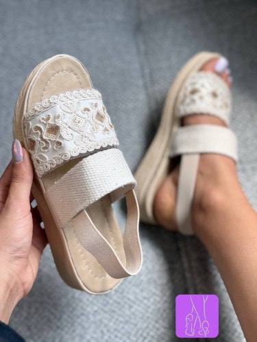 صندل زنانه کرم رنگ