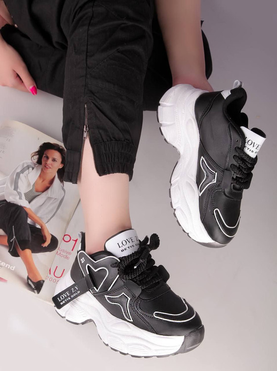 خرید کتونی قیمت مناسب زنانه زارا قلبی