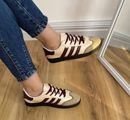 کتونی زنانه ونس سامبا ارزان قیمت کرم رنگ سه خط زیره پیو