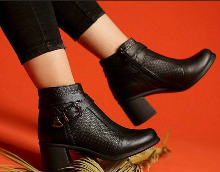 خرید نیم بوت دخترانه آفخورده رنگ مشکی زیره پیک سایز 38 تا 40 قیمت عالی