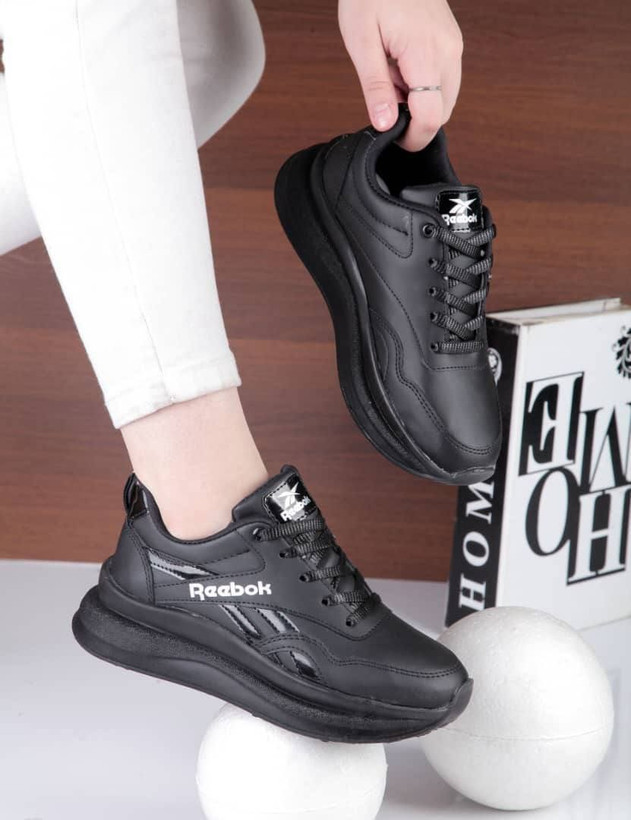 کتونی ریباک مشکی لژدار