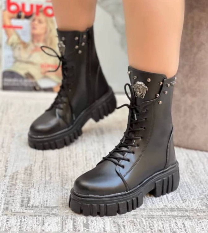 بوت زنانه ورساچه مشکی