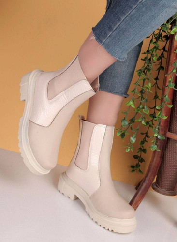 بوت زنانه کرم