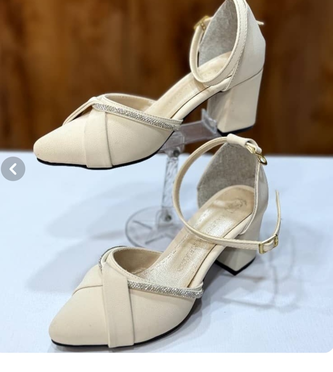 کفش پاشنه دار زنانه