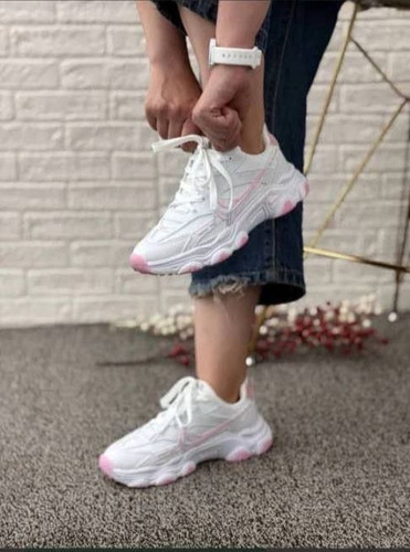 کتونی زنانه سفید نایک