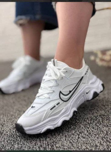 کتونی زنانه سفید نایک