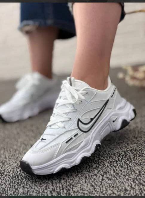 کتونی زنانه سفید نایک