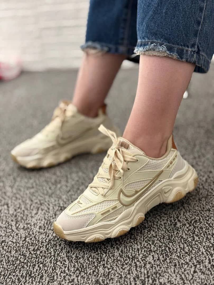 کتونی زنانه نایک کرم