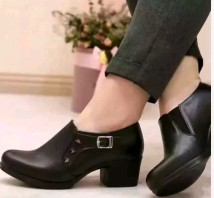 نیم ساق زنانه اداری