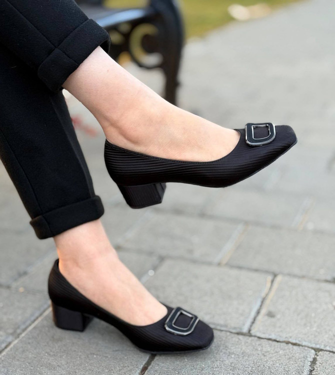 کفش پاشنه دار