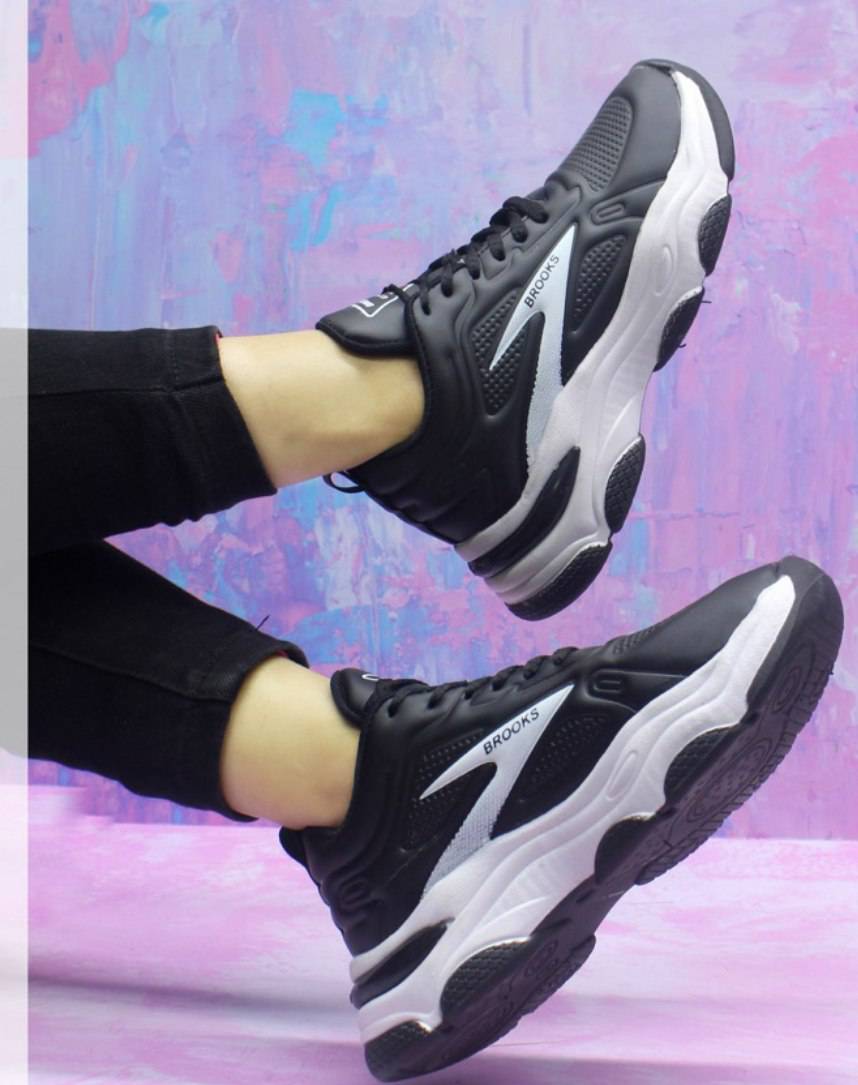 کتونی زنانه با زیره ایر بویینگ و طراحی لژ دار